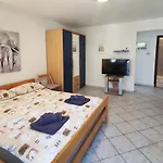 Apartment Hrastova V